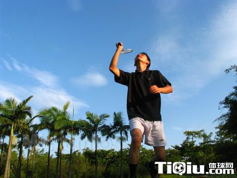 户外运动知识 羽毛球运动要注意气候情况