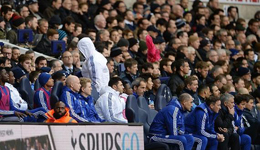 切尔西大魔王 拿球衣扔穆帅是我错了