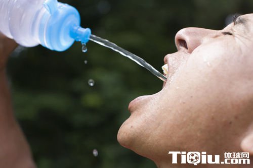 Õý³£ÈËû±ØÒªºÈ¹¦ÄÜÒûÁÏ ×¨¼Ò½¨ÒéÏÈ¿´±êÇ©