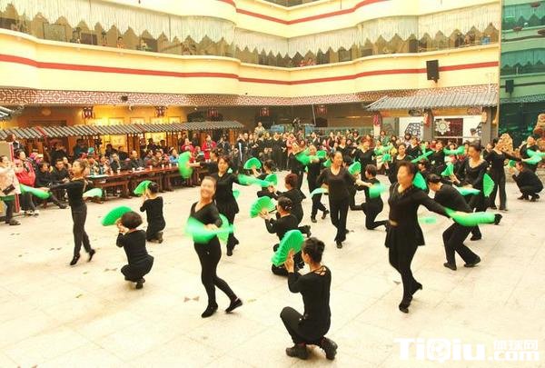 �����㳡��������չ �ٷڹ㳡����ѵ���ҵ