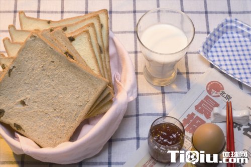 如何应对跑步胃肠不适 跑前最好与最差食物