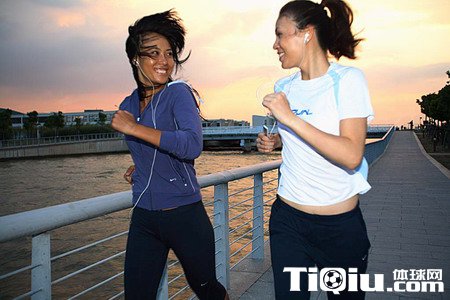 户外跑扛不住雾霾 室内跑越跑越闷气