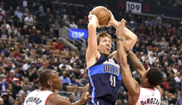 拒翻盘猛龙击退小牛 德罗赞28分比永博新高20板