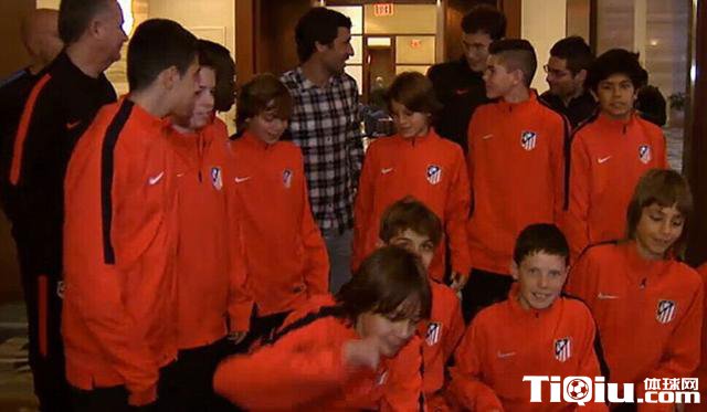 ������ŭ������ϯ������С��Ա��������Ǻ�Ӱ