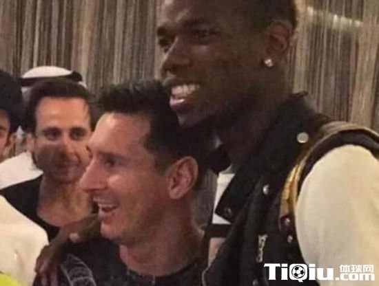 博格巴秒变梅西粉 称合影梅西是此行最大收获