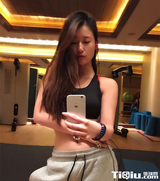 孙敬媛健身照曝光 性感迷人腰窝撩人