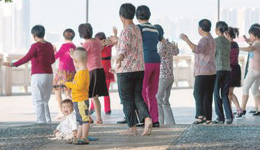 蓉城大妈好时尚 阆中舞跳把生养