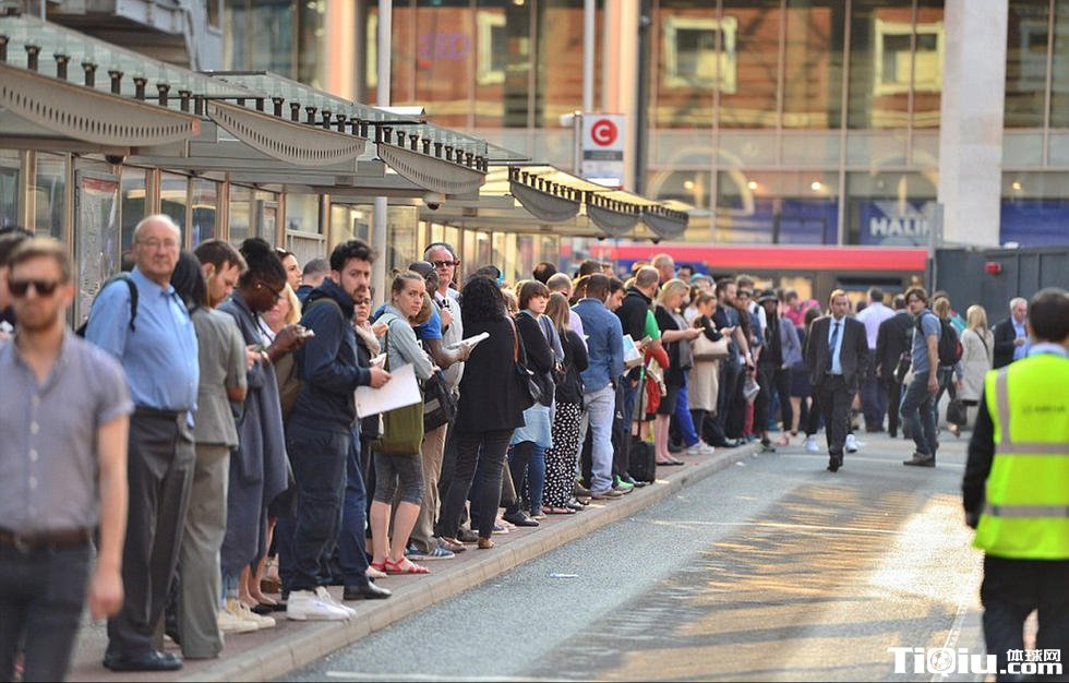 �ϰ�;�еĽ����� ���ʶ����ճ����