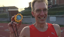 老而弥坚 53岁男子连续40年1英里跑