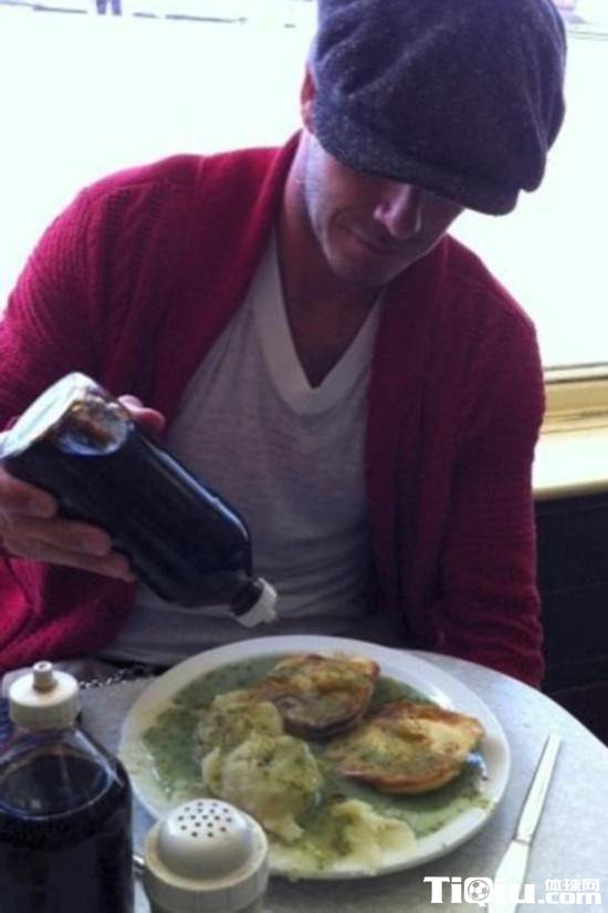 贝克汉姆有钱任性 为吃一口煎饼花了1万元