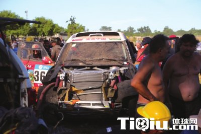 �����й���λ�￦��Ů���֣������ϰ���ײ��13��