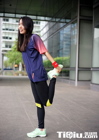 跑步瘦腿妙招 积极热身跑后拉伸放松