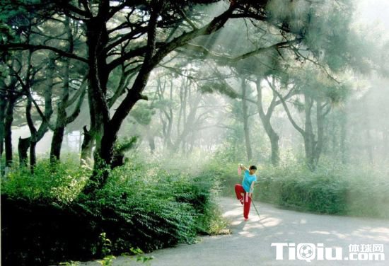 晨练五禁忌:忌运动后冷饮别空腹跑