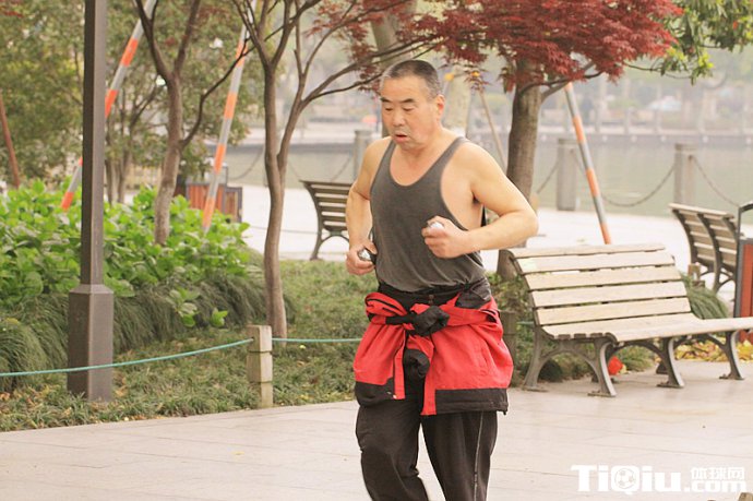 跑步初学者6法则:健康放首位适当减量跑