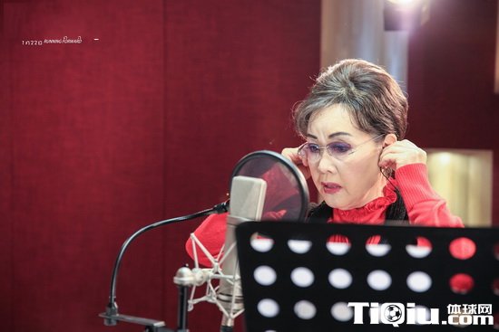 ¡¶Ò»¼ÒÀÏС¡·Ö÷ÌâÇúÆØ¹â Àî¹ÈÒ»³ª¹ã³¡ÎèÉñÇú