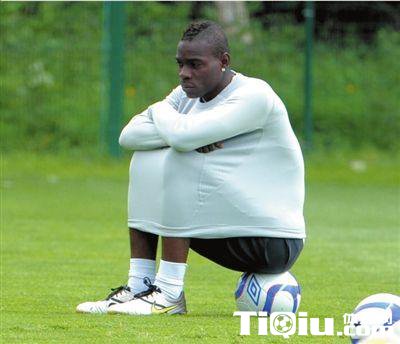 巴神的世界难以懂 密友曝其变态怪癖