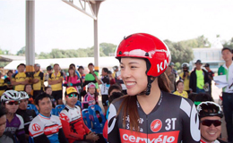 泰国女神级车手图集 坐拥4万5千个粉丝