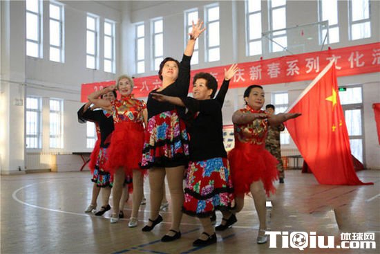 一八六团办广场舞比赛 烘托节日喜庆氛围