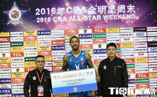 ��˹����ʧǮ�һ� С͵˳���·�û����Ǯ