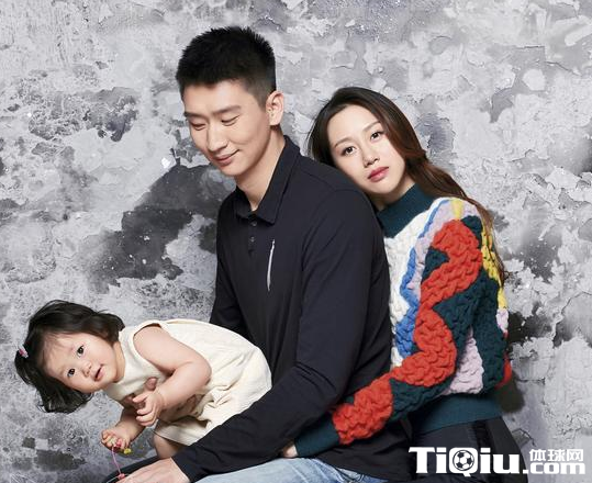 孙悦夫妇登杂志封面