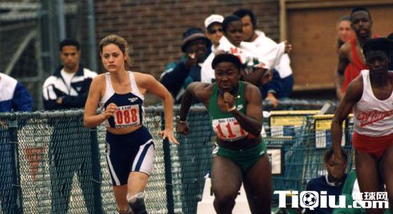 双腿截肢女孩爱跑步