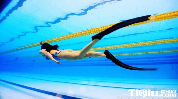 ��ӾŮ������˽��