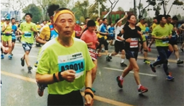 跑步达人每天10公里 72岁从未进过医院