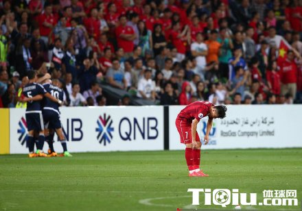 吕文君失误判点球 上港1-2墨尔本