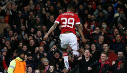 曼联主场5-1逆转晋级 德佩发威小将2球