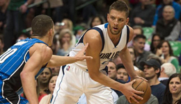 小牛VS魔术121-108 帕森斯17分表现出色