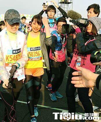 女主播笹崎里菜跑东京马拉松