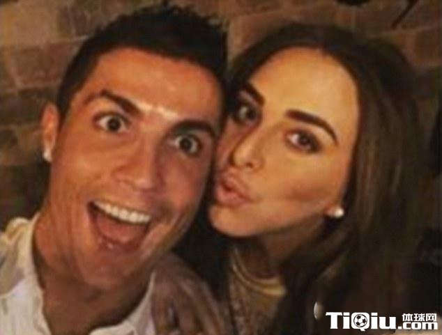 C���븻��Ů���ܺ����ع� C���ı�°����