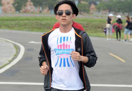 林宥嘉自嘲胖携女友跑步减肥 戏称烤鸭是最后晚餐