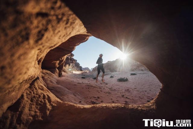 7周跑完7大洲7片沙漠 40个马拉松呼吁节水