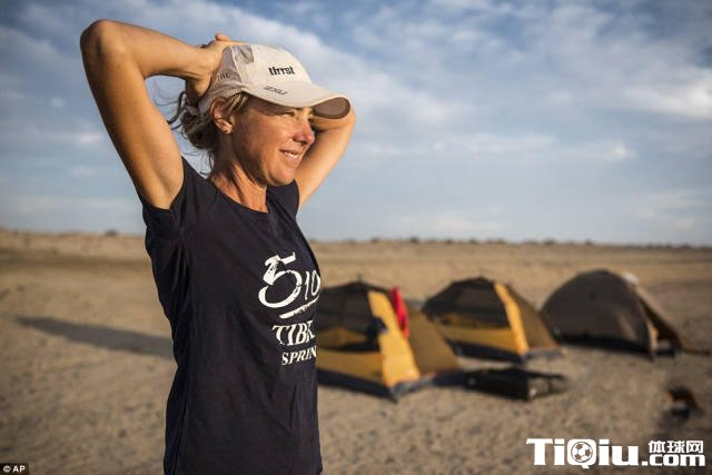 7周跑完7大洲7片沙漠 40个马拉松呼吁节水