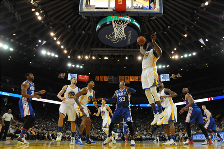 勇士117-105轻取76人 库里20分8助攻成就汤神