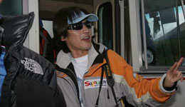 胡歌谈登山感受 净化心灵感受西藏之美