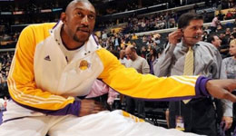 科比前队友夜店遭遇尴尬 被勇士球迷拒绝接待