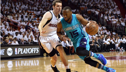 稚嫩黄蜂再斗老道热火 望沃克率队扑灭热火走出低谷