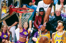 科比00-01赛季经典时刻 飞侠现场教学花式空接扣篮