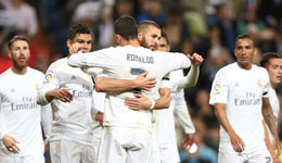 皇马主场3-0比利亚雷亚尔 本泽马头球破门