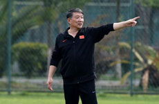 男篮海埂集训踢足球 丁彦宇航守门被踢60多脚