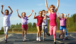 12岁女孩路痴意外夺半马冠军 5公里错跑成半马