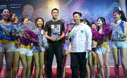 �����ӳ�������ϯ� ˧��������Ů����׷��