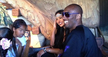 �Ʊ�����˹�������԰ �Ϸ���Цӭ����Χ�º�Ӱ