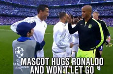 C罗的比赛趣事 C罗球童久久不舍离去