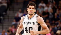 马刺高塔手做爱心感谢球迷 博班将在夏季恢复自由之身