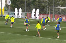 皇马训练赛精彩不断 纳瓦斯逆天扑救J罗单骑破门