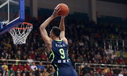 易建联16赛季劲爆集锦 抢断一条龙暴力虐框