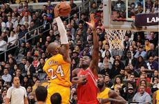 科比谢幕赛季 老科不老再耍隔扣